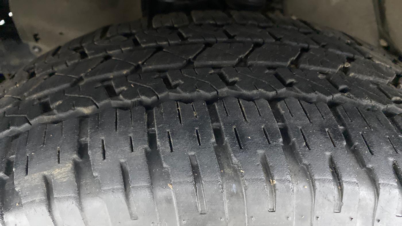 2012 Toyota Fortuner 3.0 AT 4X2, Diesel, Automatic, 1,99,118 km, Left Front Tyre Tread