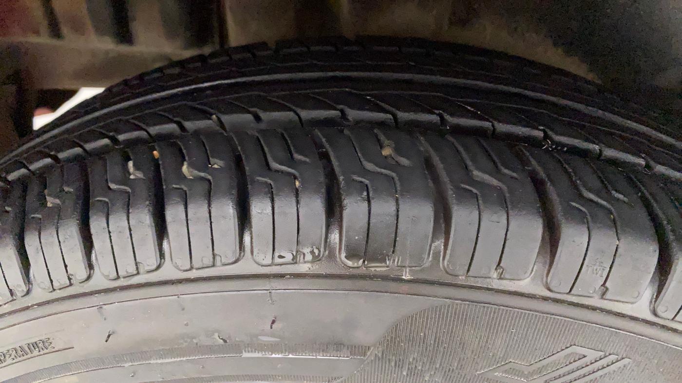 2015 Maruti Swift VXI, Petrol, Manual, 59,206 km, Right Rear Tyre Tread