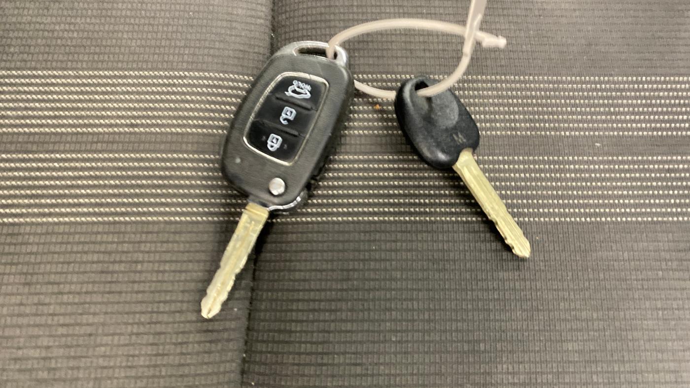 2021 Hyundai VENUE S 1.2, Petrol, Manual, 50,889 km, Key Close Up