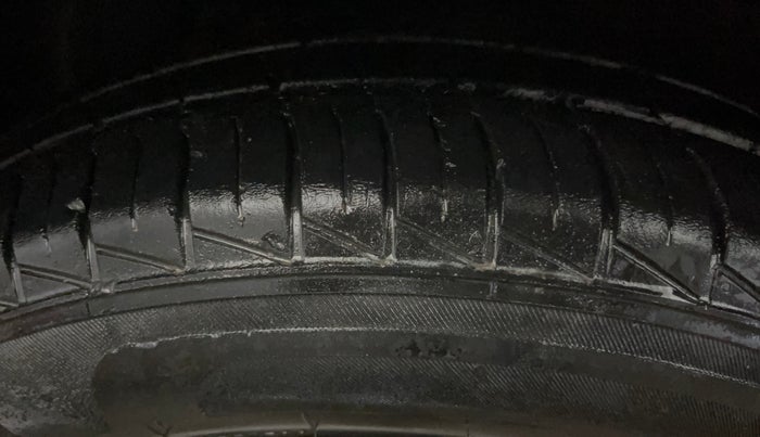 2015 Hyundai Grand i10 SPORTZ 1.2 KAPPA VTVT, Petrol, Manual, 48,027 km, Left Front Tyre Tread
