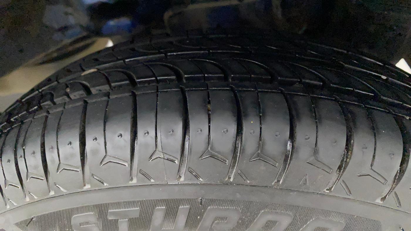 2016 Hyundai Eon ERA PLUS (O), Petrol, Manual, 74,638 km, Left Rear Tyre Tread