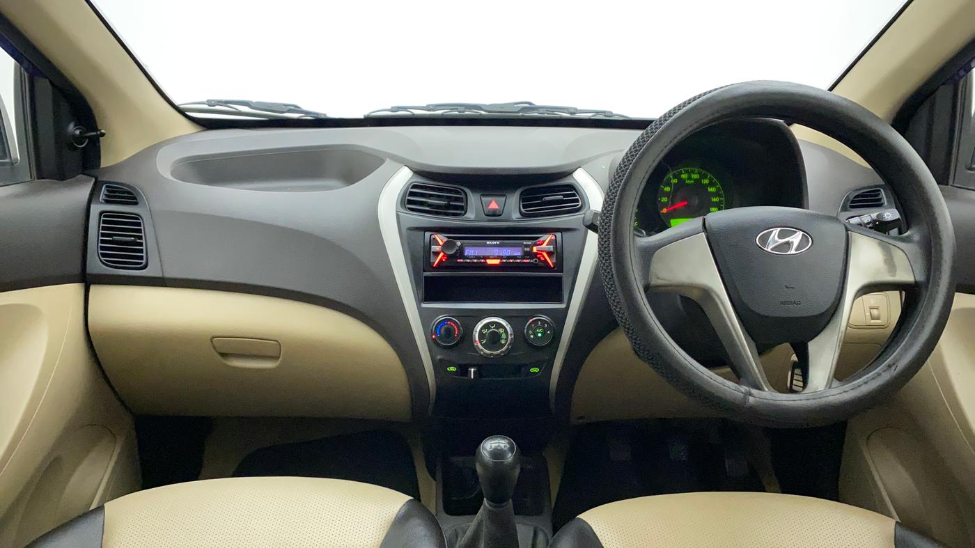 2016 Hyundai Eon ERA PLUS (O), Petrol, Manual, 74,638 km, Dashboard