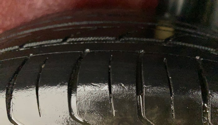 2014 Maruti Ritz ZXI, Petrol, Manual, 79,300 km, Left Rear Tyre Tread