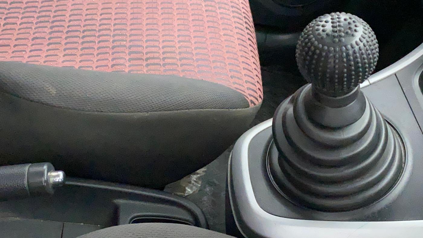 2014 Maruti Ritz ZXI, Petrol, Manual, 79,300 km, Gear Lever