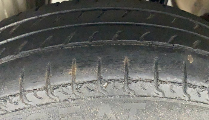 2010 Maruti Wagon R LXI MINOR, Petrol, Manual, 46,233 km, Right Rear Tyre Tread