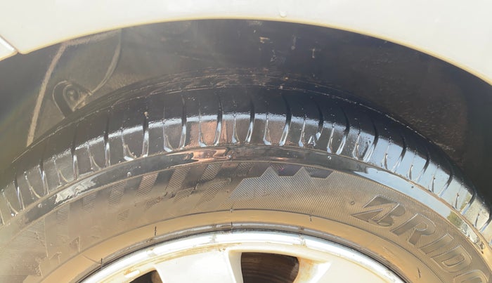 2015 Hyundai Xcent S (O) 1.2, Petrol, Manual, 61,983 km, Left Front Tyre Tread