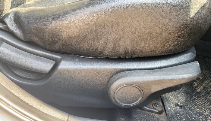 2015 Hyundai Xcent S (O) 1.2, Petrol, Manual, 61,983 km, Driver Side Adjustment Panel