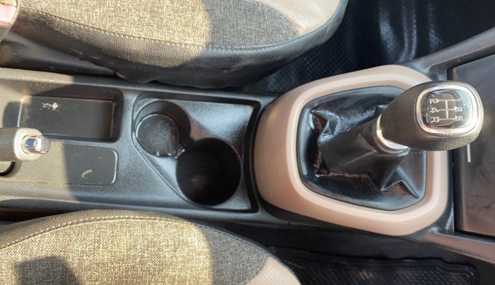 2015 Hyundai Xcent S (O) 1.2, Petrol, Manual, 61,983 km, Gear Lever