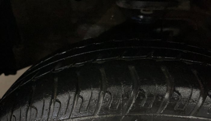 2014 Maruti Wagon R 1.0 VXI, Petrol, Manual, 16,470 km, Left Front Tyre Tread