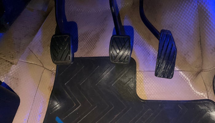 2014 Maruti Wagon R 1.0 VXI, Petrol, Manual, 16,470 km, Pedals