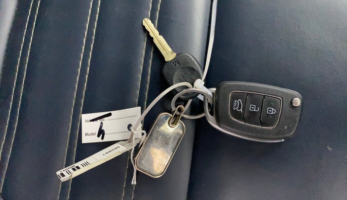 2020 Hyundai VENUE S 1.2, Petrol, Manual, 46,817 km, Key Close Up