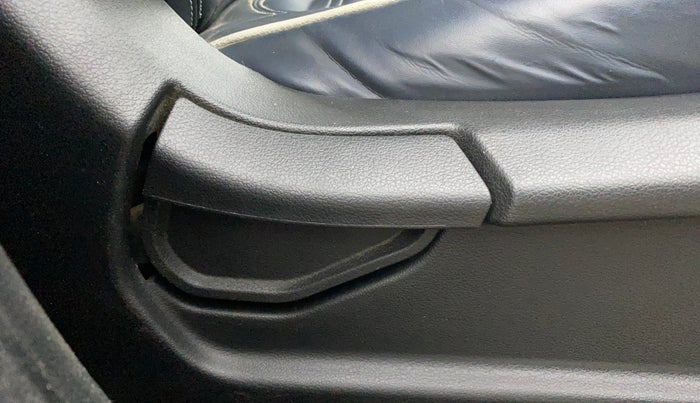 2020 Hyundai VENUE S 1.2, Petrol, Manual, 46,817 km, Driver Side Adjustment Panel