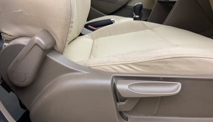 2015 Skoda Rapid AMBITION 1.6 MPI MT, Petrol, Manual, 90,252 km, Driver Side Adjustment Panel