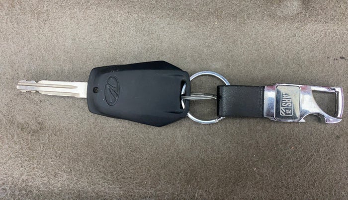 2016 Mahindra Kuv100 K4 PLUS D 6 STR, Diesel, Manual, 97,747 km, Key Close Up