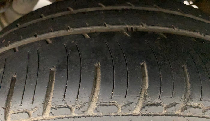 2016 Mahindra Kuv100 K4 PLUS D 6 STR, Diesel, Manual, 97,747 km, Left Rear Tyre Tread