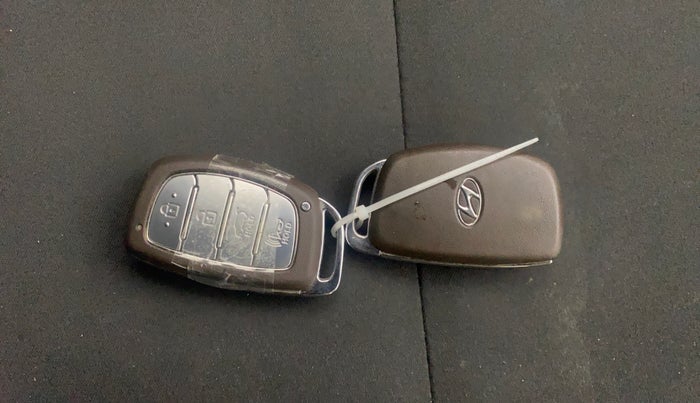 2022 Hyundai NEW I20 ASTA (O) 1.2 MT, Petrol, Manual, 1,00,478 km, Key Close Up