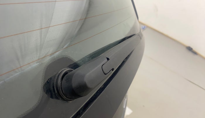 2022 Hyundai NEW I20 ASTA (O) 1.2 MT, Petrol, Manual, 1,00,478 km, Rear Wiper