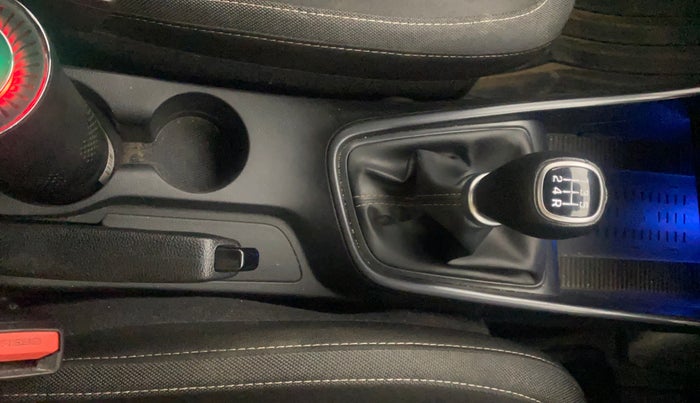 2022 Hyundai NEW I20 ASTA (O) 1.2 MT, Petrol, Manual, 1,00,478 km, Gear Lever