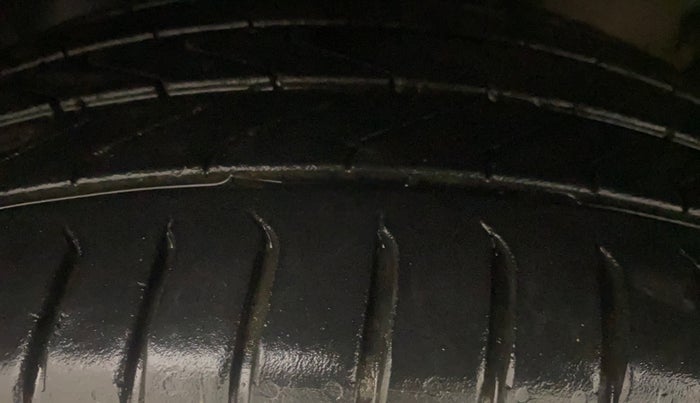 2022 Hyundai NEW I20 ASTA (O) 1.2 MT, Petrol, Manual, 1,00,478 km, Left Front Tyre Tread