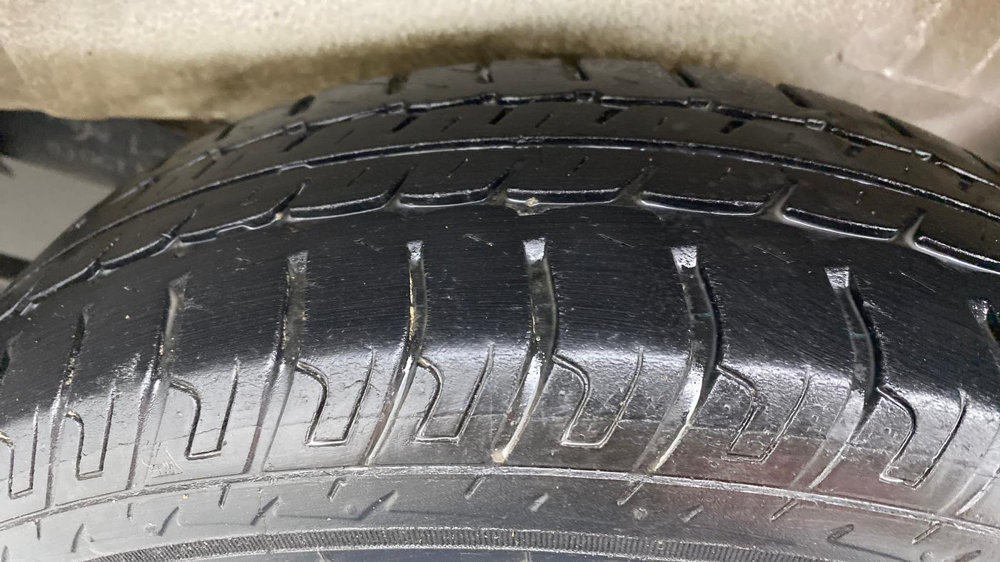 2018 Maruti Wagon R 1.0 VXI, Petrol, Manual, 49,087 km, Left Rear Tyre Tread