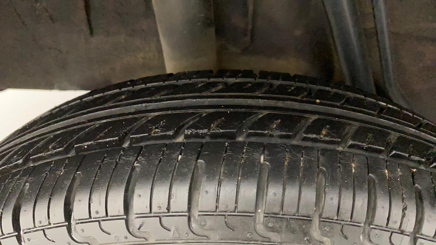 2019 Renault Kwid 1.0 RXT Opt, Petrol, Manual, 12,936 km, Left Rear Tyre Tread