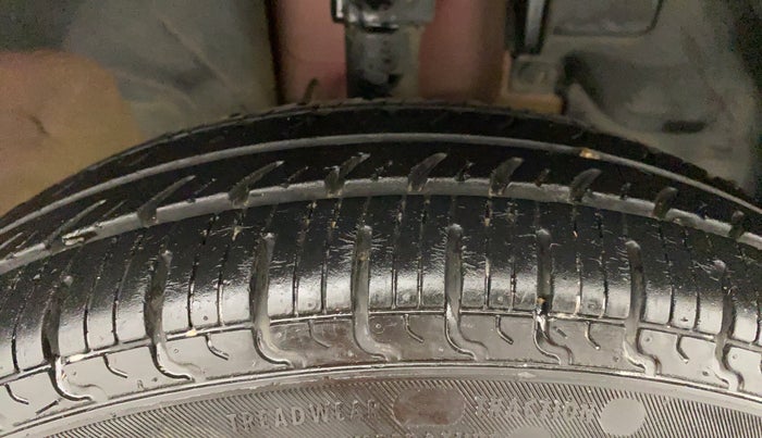 2019 Renault Kwid 1.0 RXT Opt, Petrol, Manual, 12,936 km, Right Front Tyre Tread