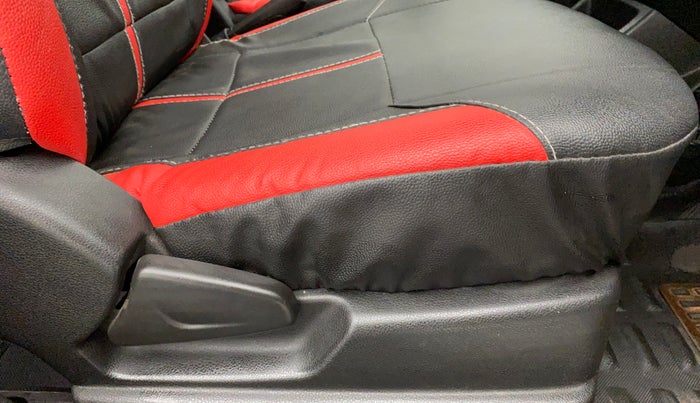 2019 Renault Kwid 1.0 RXT Opt, Petrol, Manual, 12,936 km, Driver Side Adjustment Panel