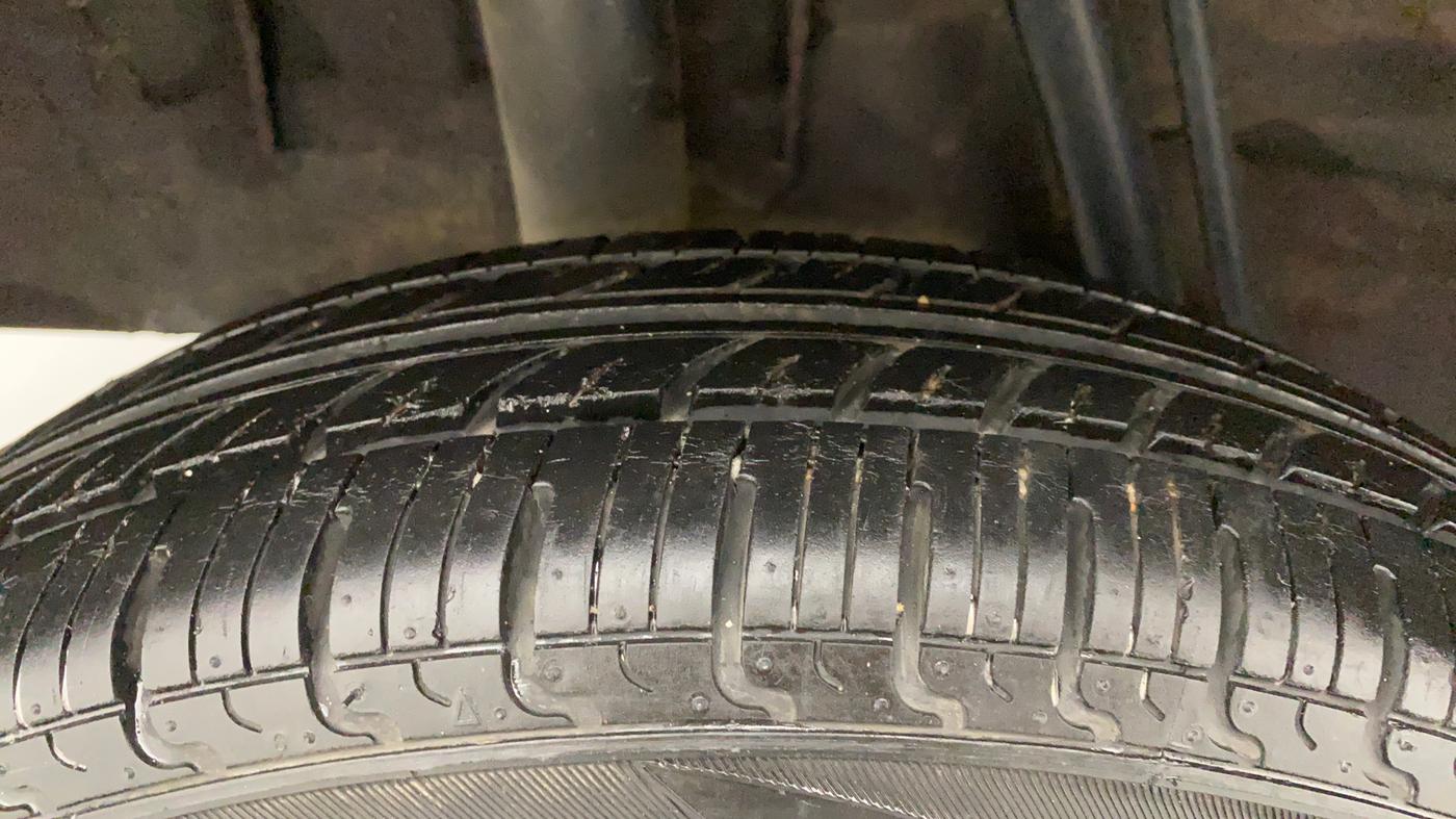2019 Renault Kwid 1.0 RXT Opt, Petrol, Manual, 12,936 km, Right Rear Tyre Tread