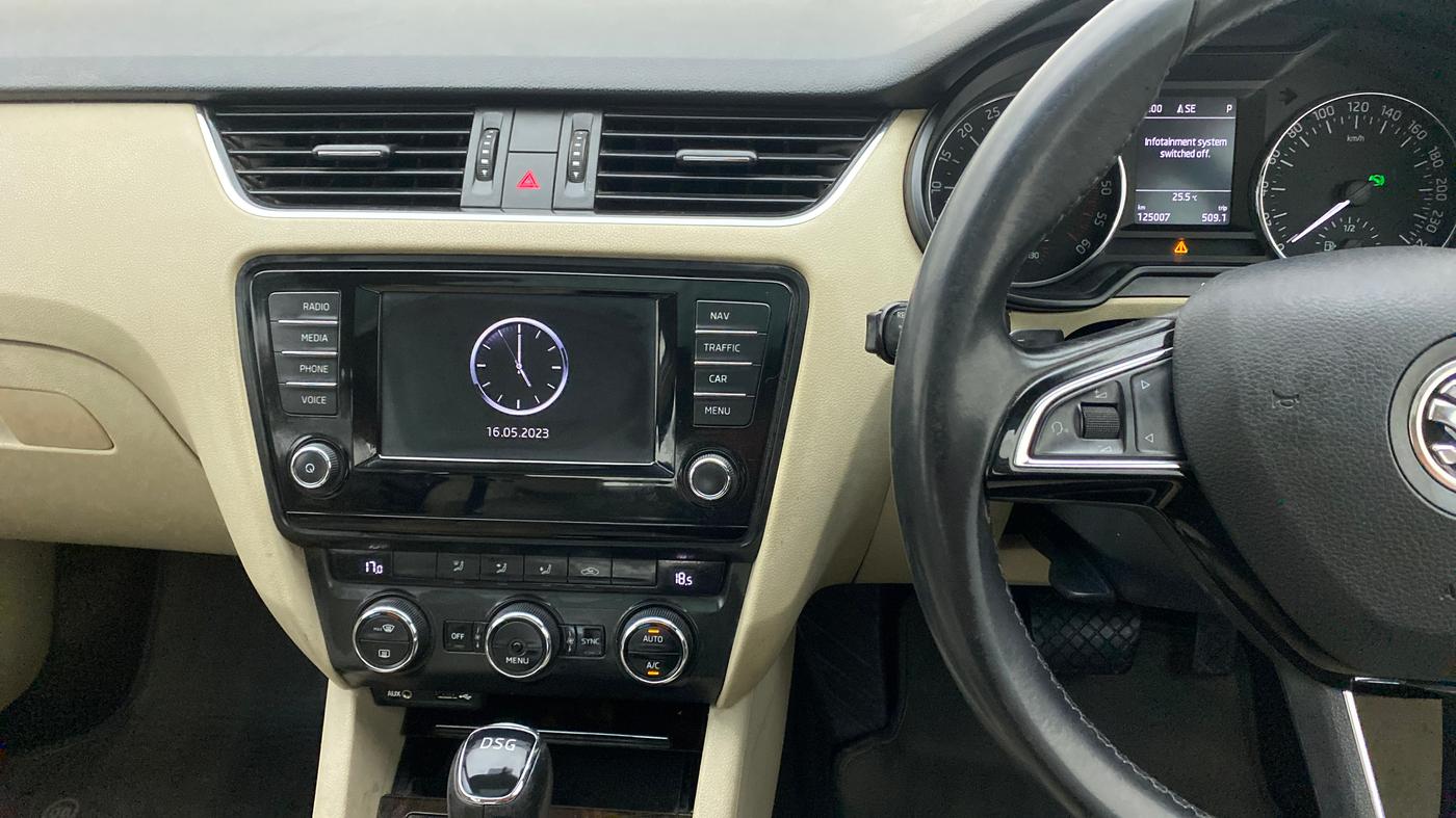 2017 Skoda Octavia 2.0 TDI CR STYLE PLUS AT, Diesel, Automatic, 1,25,219 km, Air Conditioner
