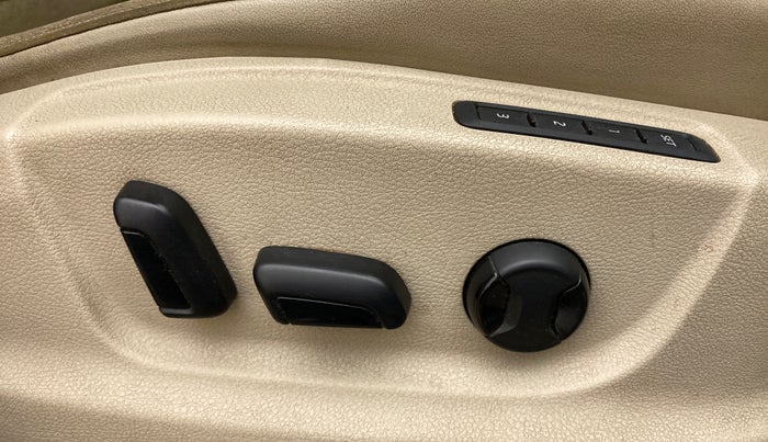 2017 Skoda Octavia 2.0 TDI CR STYLE PLUS AT, Diesel, Automatic, 1,25,219 km, Driver Side Adjustment Panel