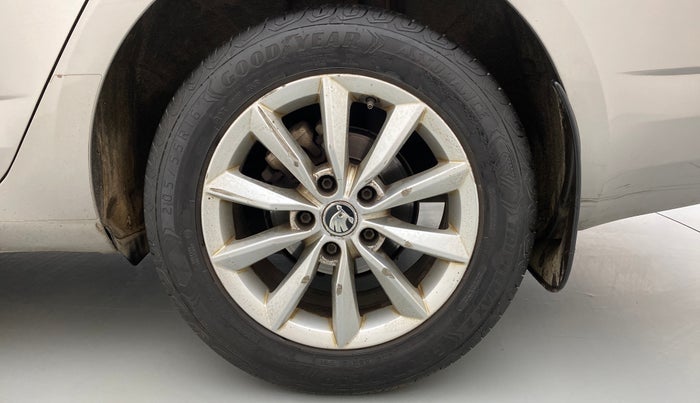 2017 Skoda Octavia 2.0 TDI CR STYLE PLUS AT, Diesel, Automatic, 1,25,219 km, Left Rear Wheel