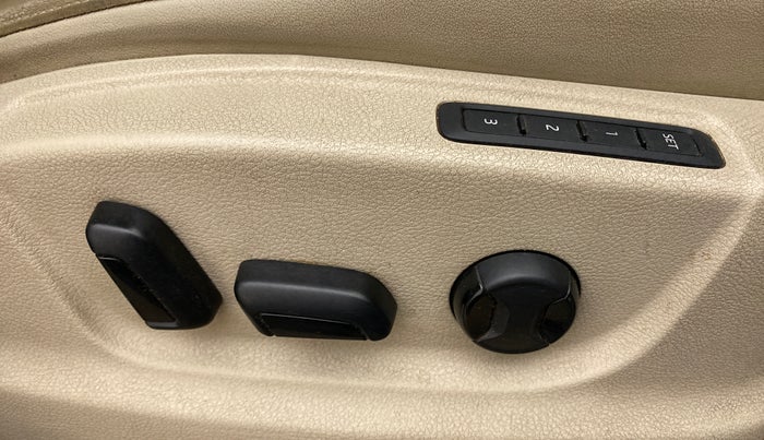 2017 Skoda Octavia 2.0 TDI CR STYLE PLUS AT, Diesel, Automatic, 1,25,219 km, Electrically Adjustable Driver's Seat