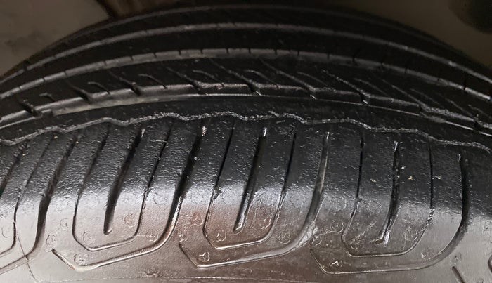 2017 Skoda Octavia 2.0 TDI CR STYLE PLUS AT, Diesel, Automatic, 1,25,219 km, Right Front Tyre Tread