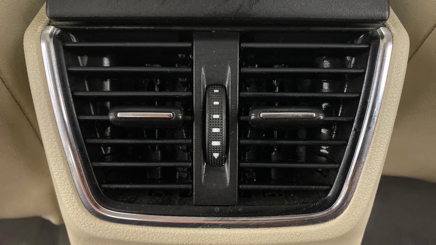 2017 Skoda Octavia 2.0 TDI CR STYLE PLUS AT, Diesel, Automatic, 1,25,219 km, Rear AC Vents