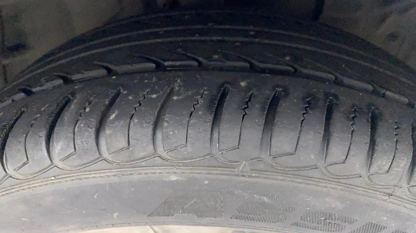 2018 Ford Ecosport TITANIUM 1.5L DIESEL, Diesel, Manual, 31,801 km, Right Front Tyre Tread