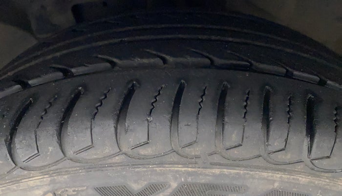 2018 Ford Ecosport TITANIUM 1.5L DIESEL, Diesel, Manual, 31,801 km, Left Front Tyre Tread