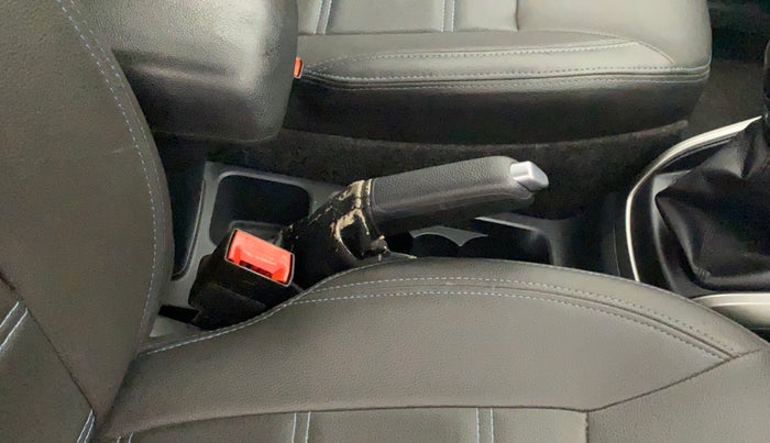 2018 Ford Ecosport TITANIUM 1.5L DIESEL, Diesel, Manual, 31,801 km, Gear lever - Hand brake lever cover torn