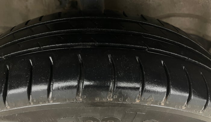 2016 Maruti Wagon R 1.0 VXI, Petrol, Manual, 57,591 km, Right Front Tyre Tread