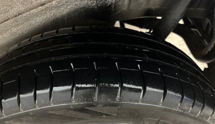 2016 Maruti Wagon R 1.0 VXI, Petrol, Manual, 57,591 km, Left Rear Tyre Tread