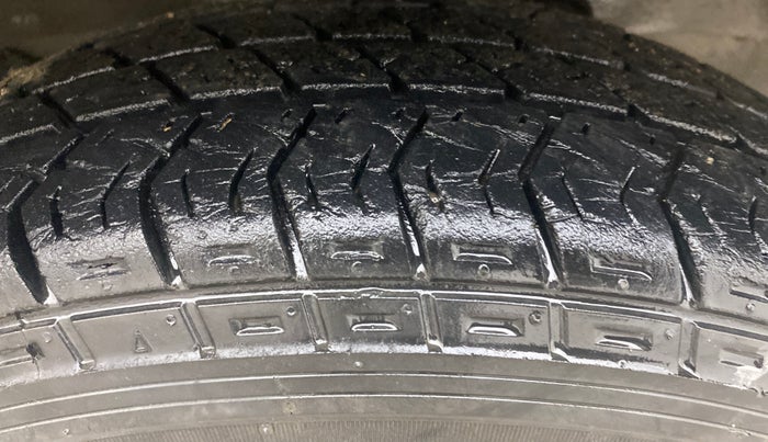 2016 Maruti Eeco 7 STR, Petrol, Manual, 68,008 km, Right Front Tyre Tread