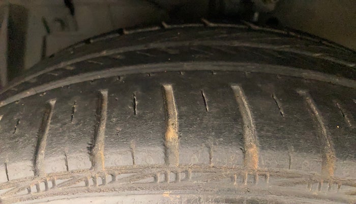 2013 Maruti Ertiga VDI, Diesel, Manual, 88,808 km, Left Front Tyre Tread
