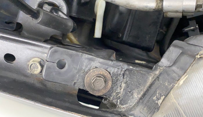 2013 Maruti Ertiga VDI, Diesel, Manual, 88,808 km, Right headlight - Clamp has minor damage
