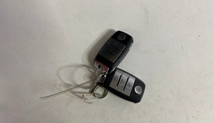 2021 KIA SONET HTX 1.0 IMT, Petrol, Manual, 38,938 km, Key Close Up