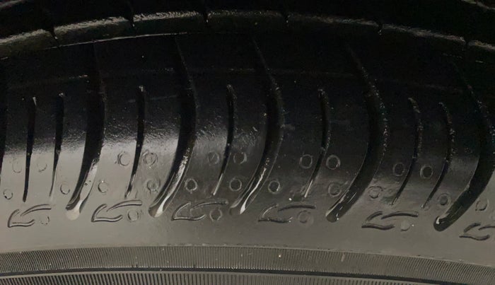 2015 Hyundai Grand i10 SPORTZ 1.1 CRDI, Diesel, Manual, 95,517 km, Right Front Tyre Tread