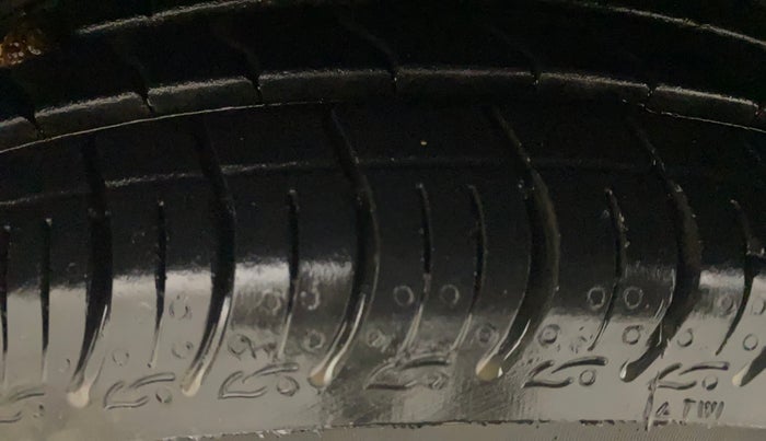 2015 Hyundai Grand i10 SPORTZ 1.1 CRDI, Diesel, Manual, 95,517 km, Left Front Tyre Tread