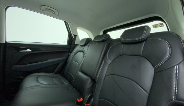 2022 MG HECTOR SHINE 1.5 PETROL TURBO MT, Petrol, Manual, 21,027 km, Right Side Rear Door Cabin