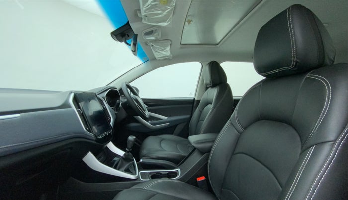 2022 MG HECTOR SHINE 1.5 PETROL TURBO MT, Petrol, Manual, 21,027 km, Right Side Front Door Cabin