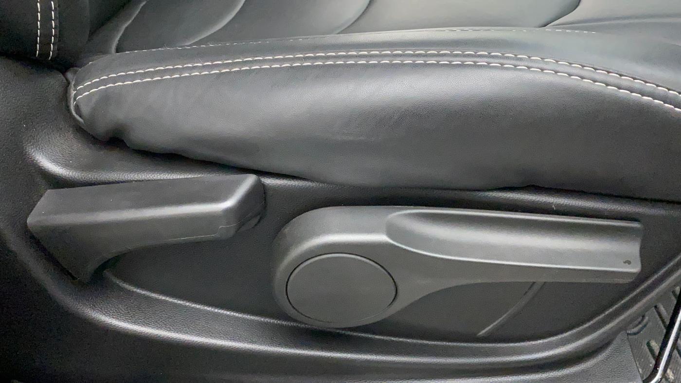 2022 MG HECTOR SHINE 1.5 PETROL TURBO MT, Petrol, Manual, 21,027 km, Driver Side Adjustment Panel