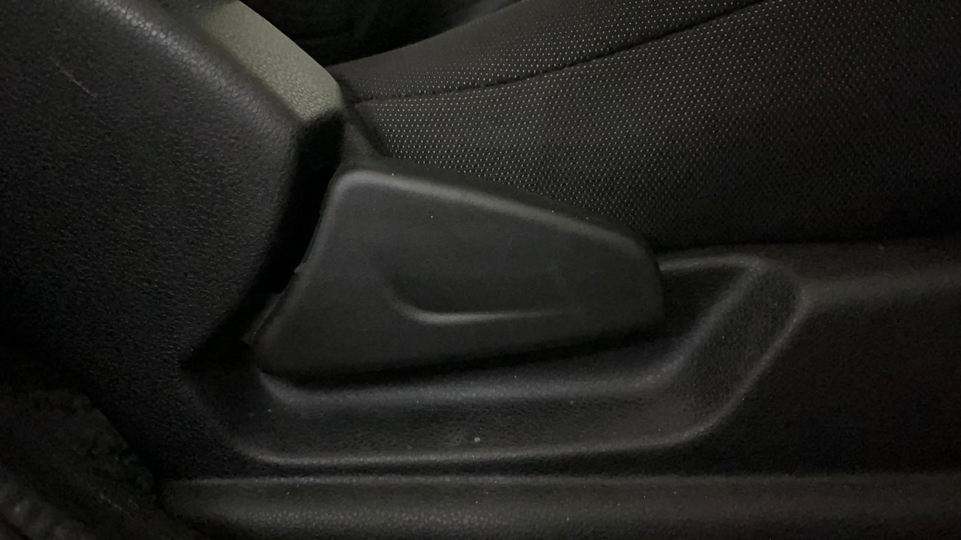 2021 Renault Kwid CLIMBER 1.0 AMT (O), Petrol, Automatic, 20,911 km, Driver Side Adjustment Panel