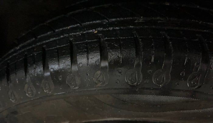 2021 Renault Kwid CLIMBER 1.0 AMT (O), Petrol, Automatic, 20,911 km, Right Front Tyre Tread